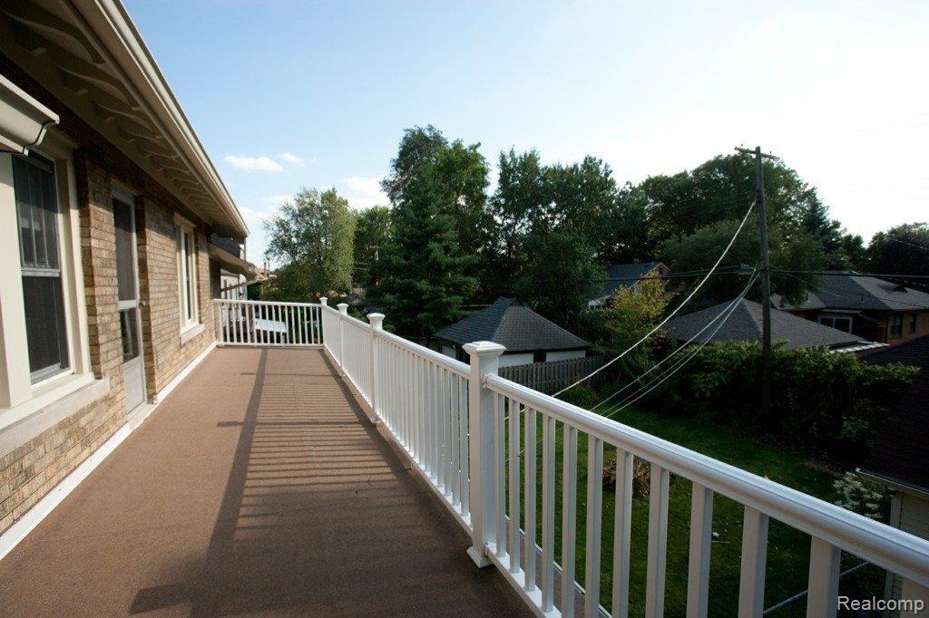 929 Pemberton Road Grosse Pointe, MI 48230 - Photo 11 of 12 Back Deck