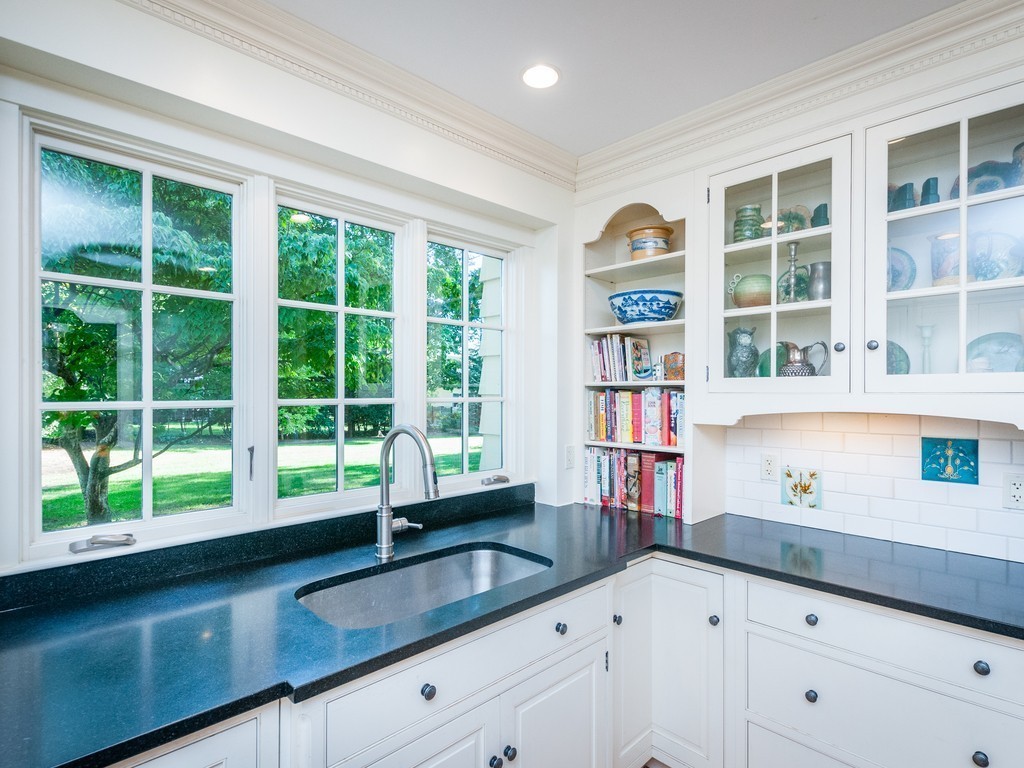 20 Locke Road Newton, MA 02468 - Photo 11 of 28
