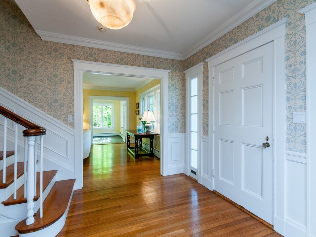 20 Locke Road Newton, MA 02468 - Photo 2 of 28
