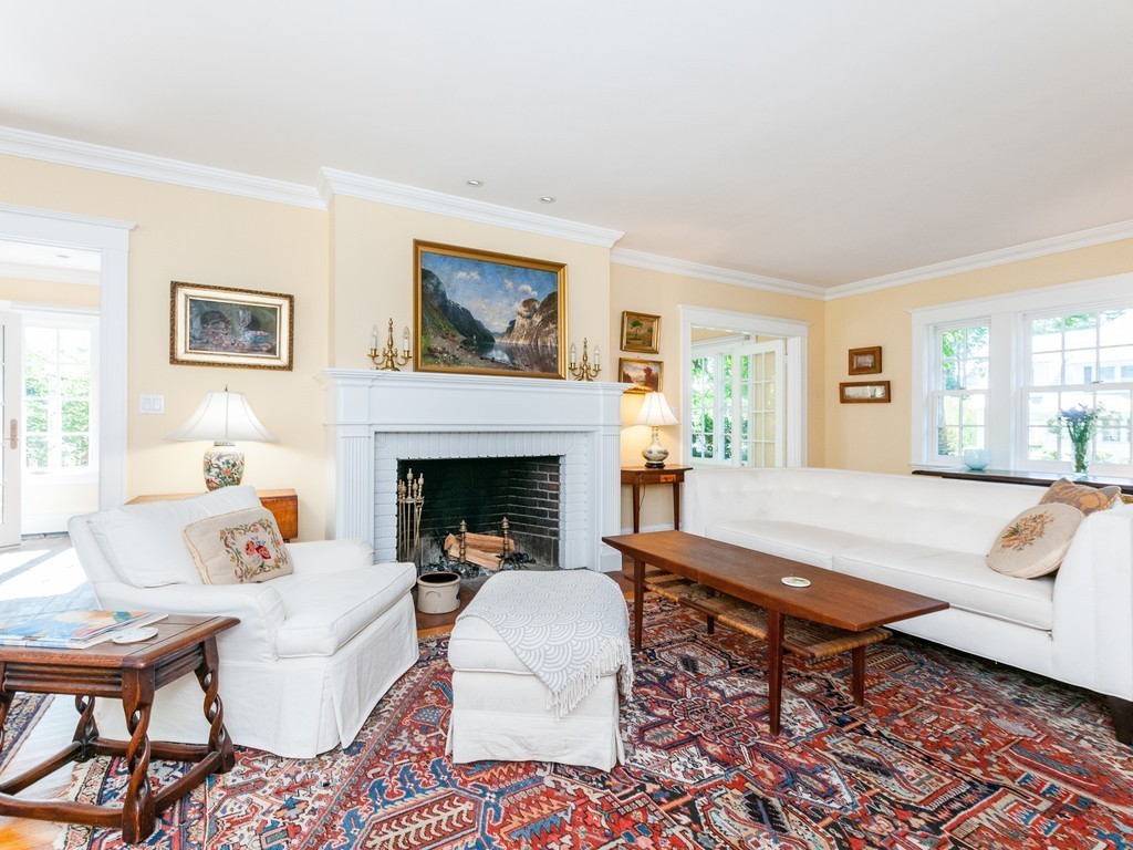 20 Locke Road Newton, MA 02468 - Photo 4 of 28