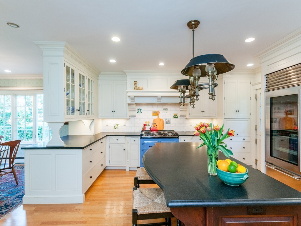 20 Locke Road Newton, MA 02468 - Photo 6 of 28
