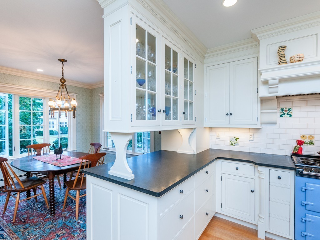 20 Locke Road Newton, MA 02468 - Photo 7 of 28