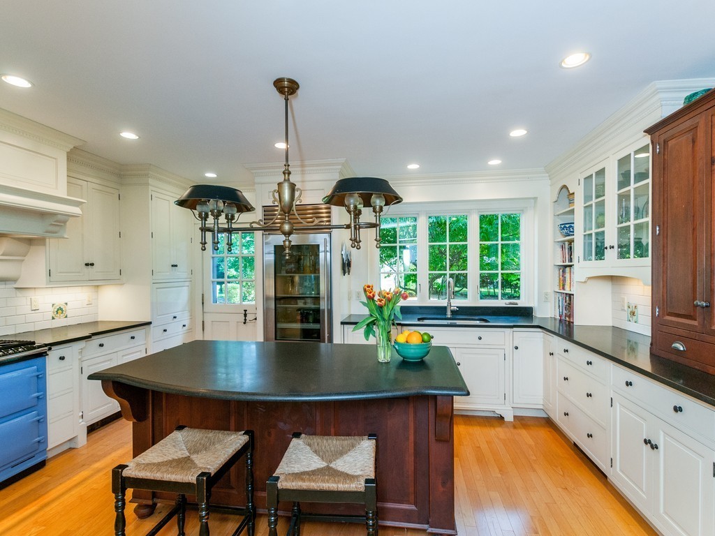 20 Locke Road Newton, MA 02468 - Photo 10 of 28