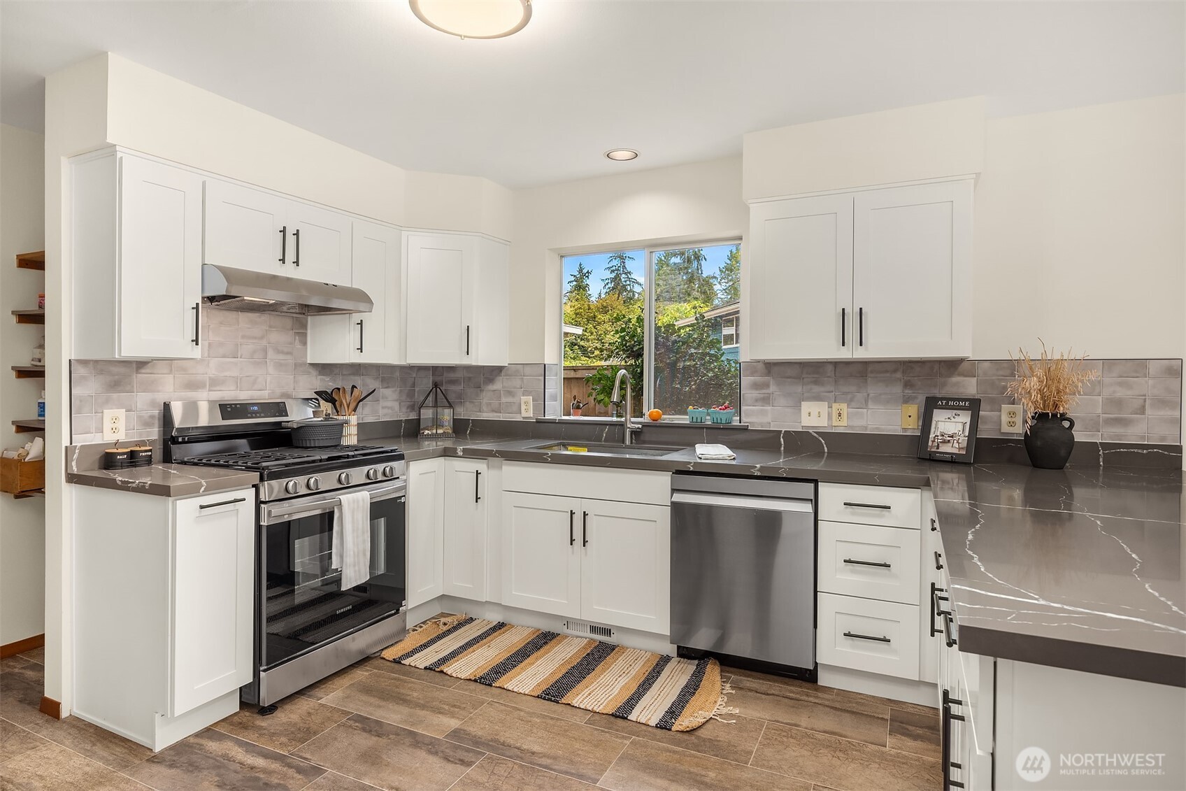 7805 186th Street Southwest Edmonds, WA 98026 - Photo 13 of 30 Gallery Image 13