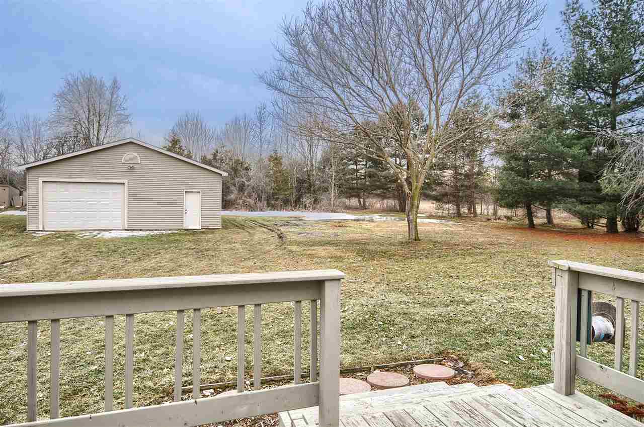 8307 Potter Road Flushing, MI 48433 - Photo 41 of 48 Deck