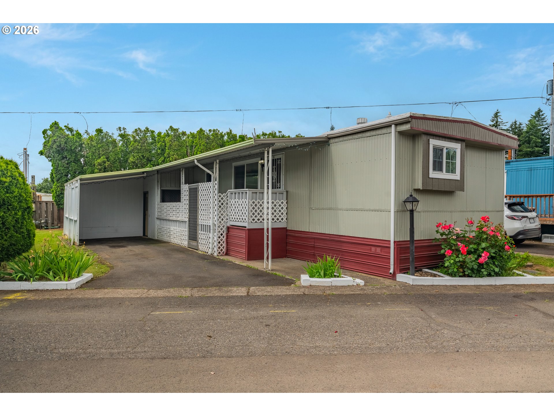 13055 Southeast Stark Street, Unit 5 Portland, OR 97233 - Photo 1 of 31