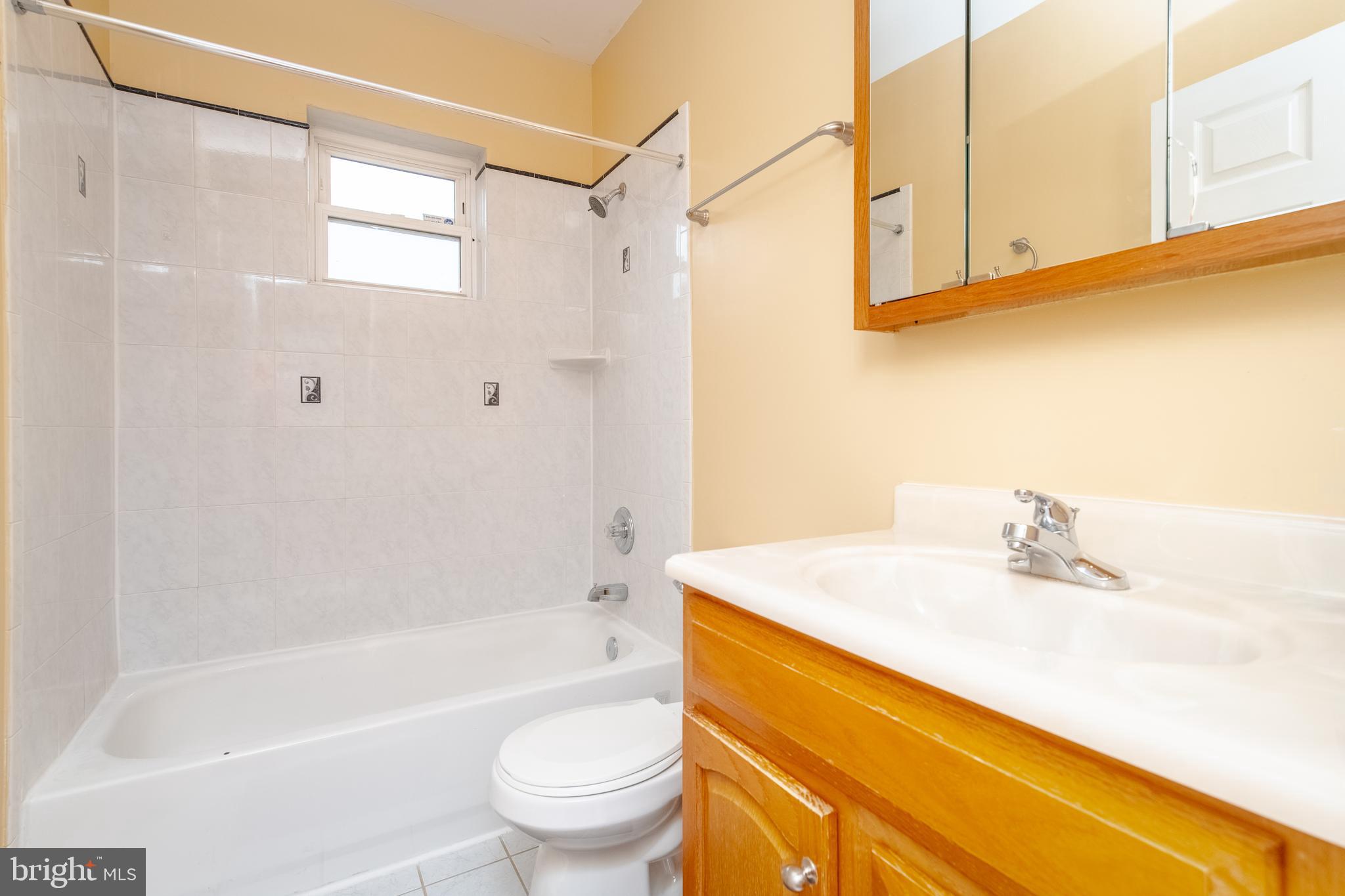 422 West Franklin Street, Unit 2B Baltimore, MD 21201 - Photo 16 of 23 Primary Bathroom