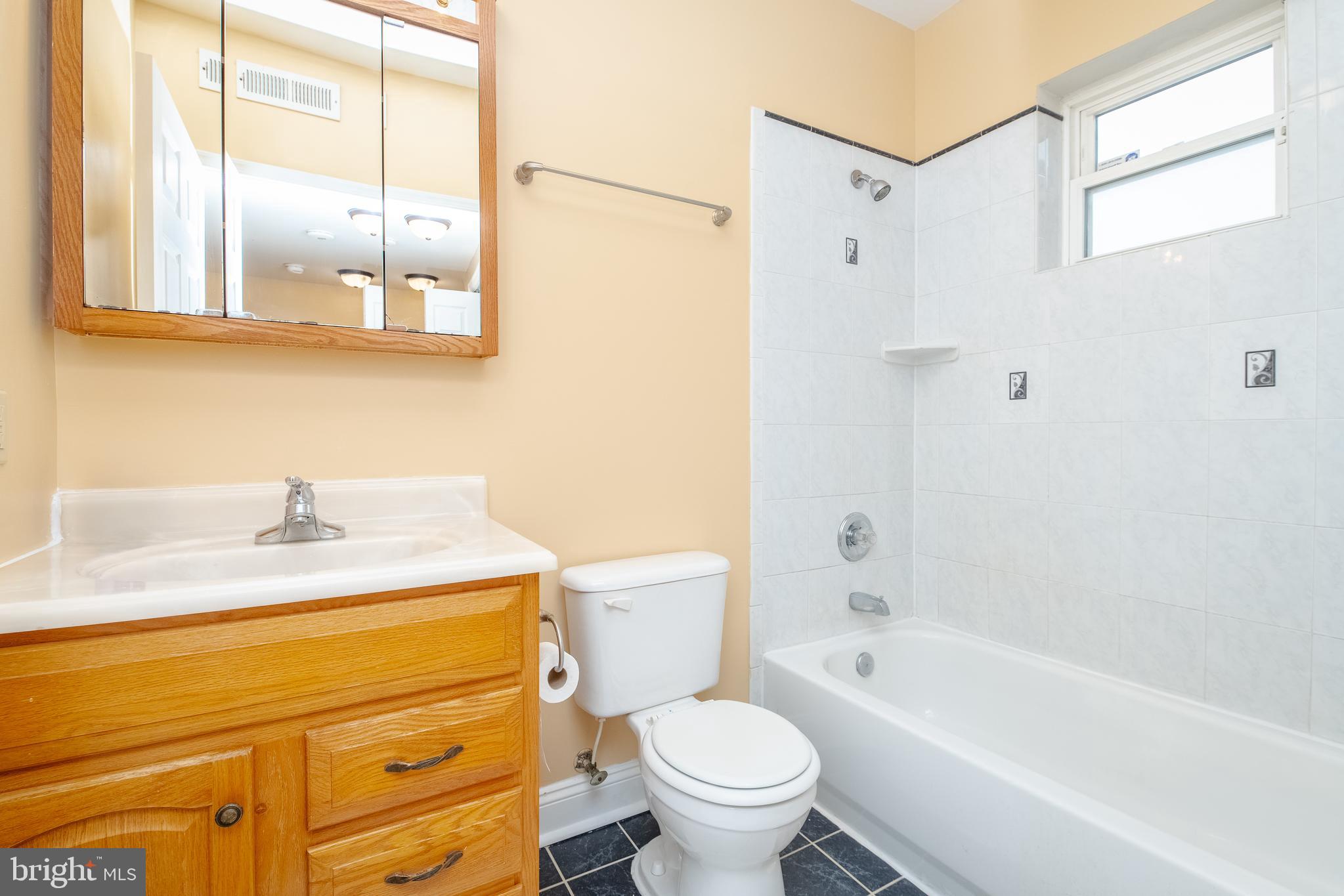 422 West Franklin Street, Unit 2B Baltimore, MD 21201 - Photo 21 of 23 Bathroom 2