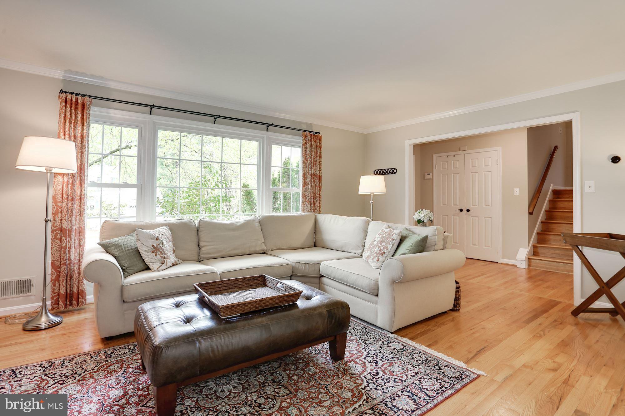 1203 Winter Hunt Road McLean, VA 22102 - Photo 4 of 57 Living Room