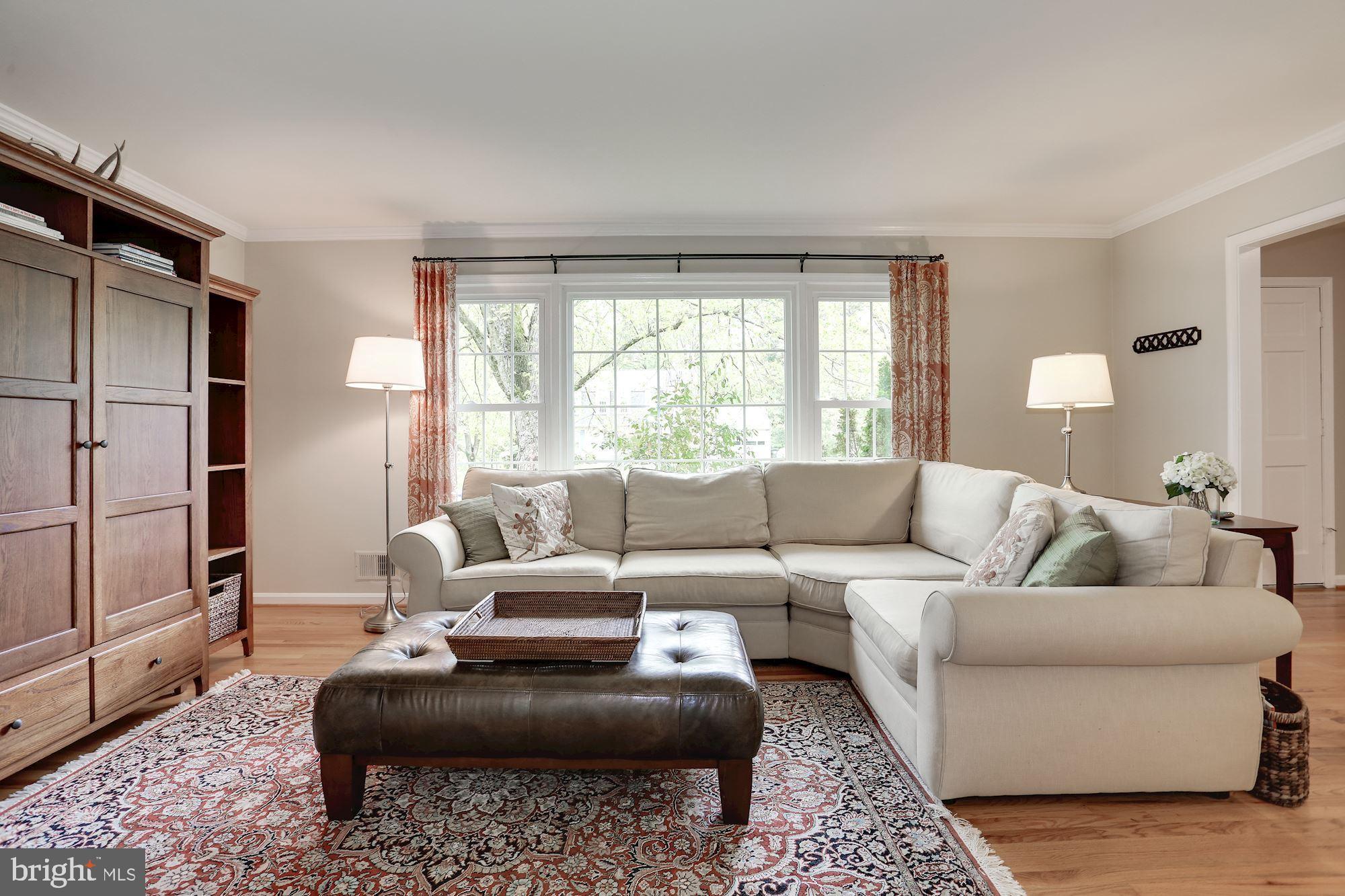 1203 Winter Hunt Road McLean, VA 22102 - Photo 5 of 57 Living Room