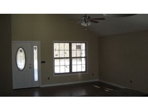 1006 Mill Springs Road Jonesborough, TN 37659 - Photo 2 of 8 Living room