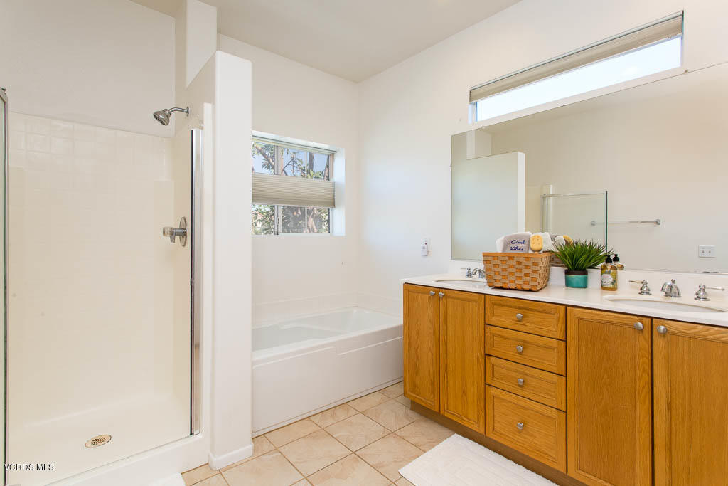 74 Bending Branch Way Simi Valley, CA 93065 - Photo 32 of 41 a bathroom with a tub sink and mirror