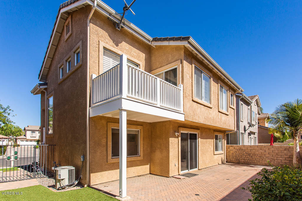 74 Bending Branch Way Simi Valley, CA 93065 - Photo 41 of 41 a front view of a house