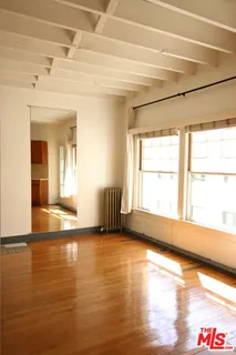 $1,440 | 2121 James M Wood Boulevard, Unit 310, Los Angeles, CA 90006