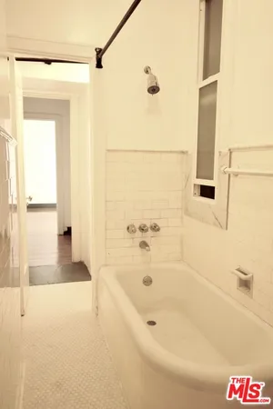 $1,490 | 2121 James M Wood Boulevard, Unit 310, Los Angeles, CA 90006