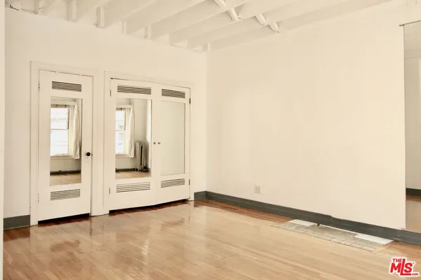 $1,490 | 2121 James M Wood Boulevard, Unit 310, Los Angeles, CA 90006