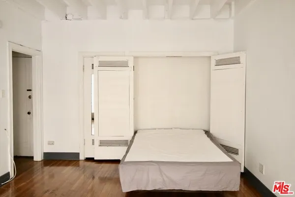 $1,490 | 2121 James M Wood Boulevard, Unit 310, Los Angeles, CA 90006