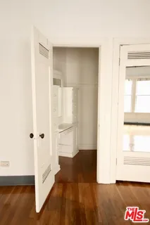 $1,440 | 2121 James M Wood Boulevard, Unit 310, Los Angeles, CA 90006