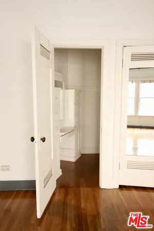 $1,490 | 2121 James M Wood Boulevard, Unit 310, Los Angeles, CA 90006