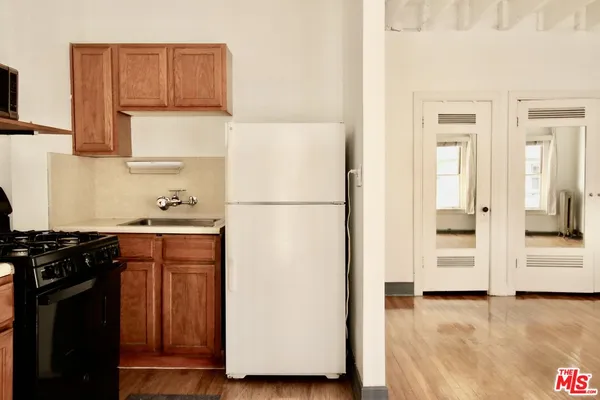 $1,490 | 2121 James M Wood Boulevard, Unit 310, Los Angeles, CA 90006