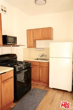 $1,490 | 2121 James M Wood Boulevard, Unit 310, Los Angeles, CA 90006