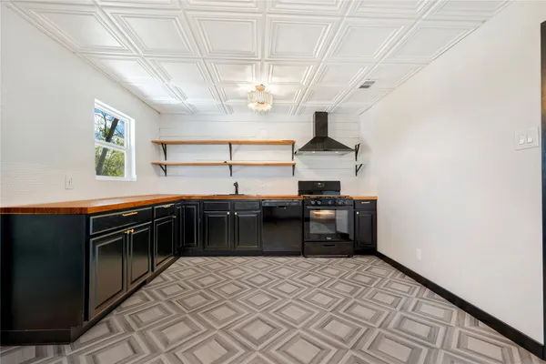 $1,900 | 6915 Providence Avenue, Austin, TX 78752