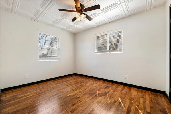 $1,900 | 6915 Providence Avenue, Austin, TX 78752