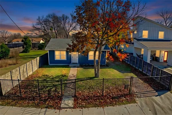 $1,900 | 6915 Providence Avenue, Austin, TX 78752