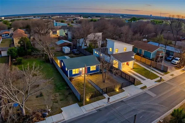 $1,900 | 6915 Providence Avenue, Austin, TX 78752