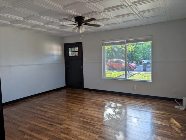 $1,950 | 6915 Providence Avenue, Austin, TX 78752