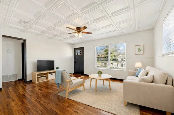 $1,900 | 6915 Providence Avenue, Austin, TX 78752