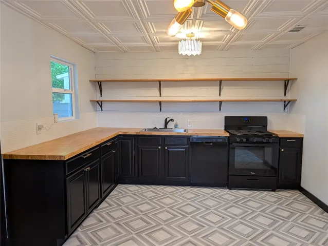 $1,950 | 6915 Providence Avenue, Austin, TX 78752