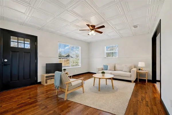 $1,900 | 6915 Providence Avenue, Austin, TX 78752