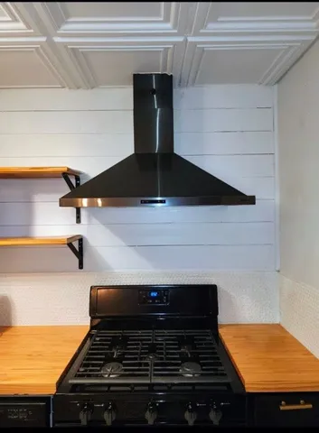 $1,950 | 6915 Providence Avenue, Austin, TX 78752