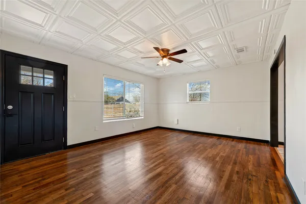 $1,900 | 6915 Providence Avenue, Austin, TX 78752