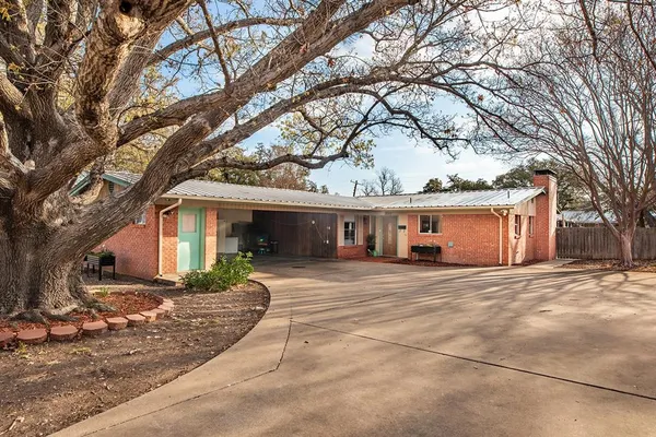 $209,000 | 2005 South China Street, Brady, TX 76825