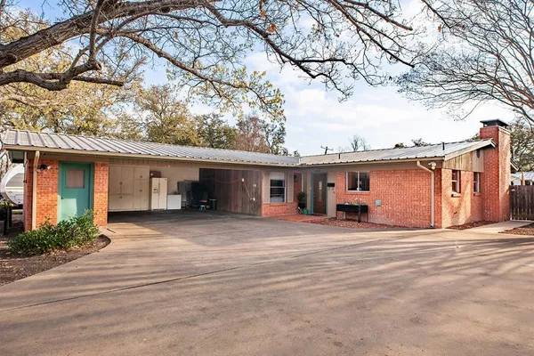 $209,000 | 2005 South China Street, Brady, TX 76825