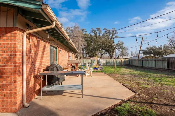 $209,000 | 2005 South China Street, Brady, TX 76825