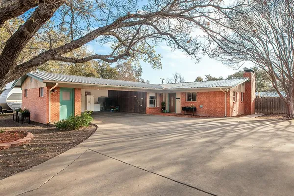 $209,000 | 2005 South China Street, Brady, TX 76825