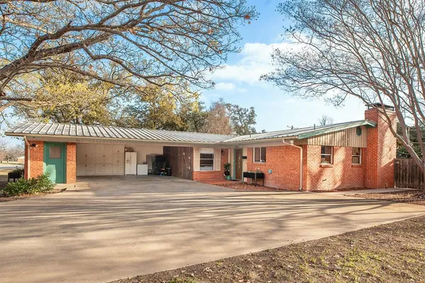 $209,000 | 2005 South China Street, Brady, TX 76825