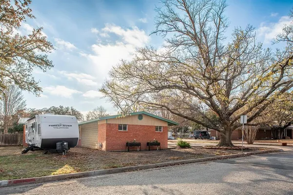 $209,000 | 2005 South China Street, Brady, TX 76825