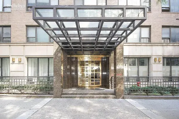 $5,300 | 210 East 47th Street, Unit 2H | Midtown East