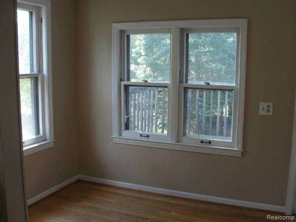 709 1st Street Rochester, MI 48307 - Photo 9 of 18 Breakfast Room.jpg