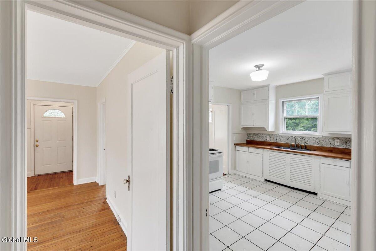 140 Everett Road Colonie, NY 12211 - Photo 10 of 24 11-140 Everett Rd-18