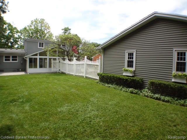 567 South Cranbrook Cross Road Bloomfield Hills, MI 48301 - Photo 3 of 35 Fenced back yard