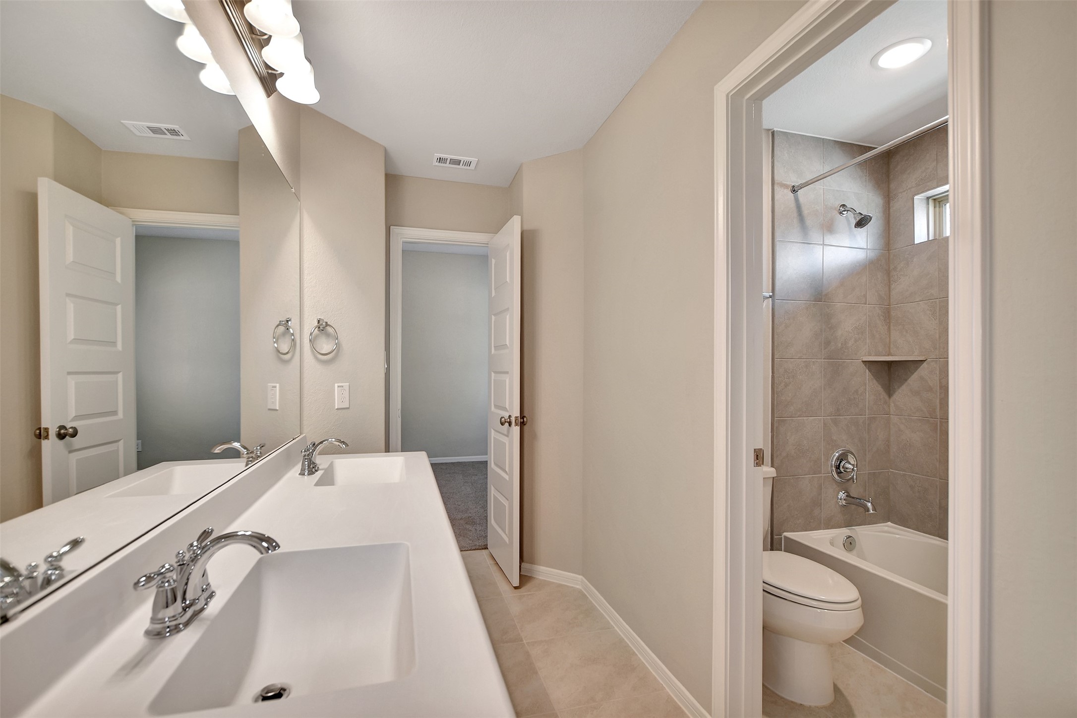 246 Peninsula Point Drive Montgomery, TX 77356 - Photo 33 of 46 Another upstairs bath