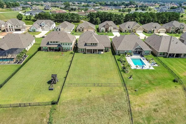 $664,000 | 246 Peninsula Point Drive, Montgomery, TX 77356