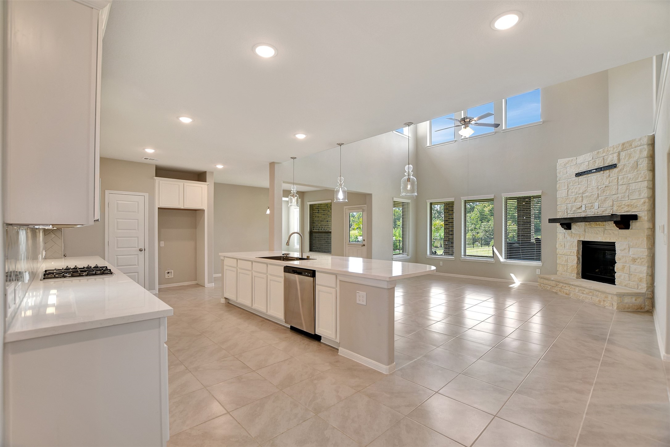 246 Peninsula Point Drive Montgomery, TX 77356 - Photo 9 of 46 You will love this grand kitchen
