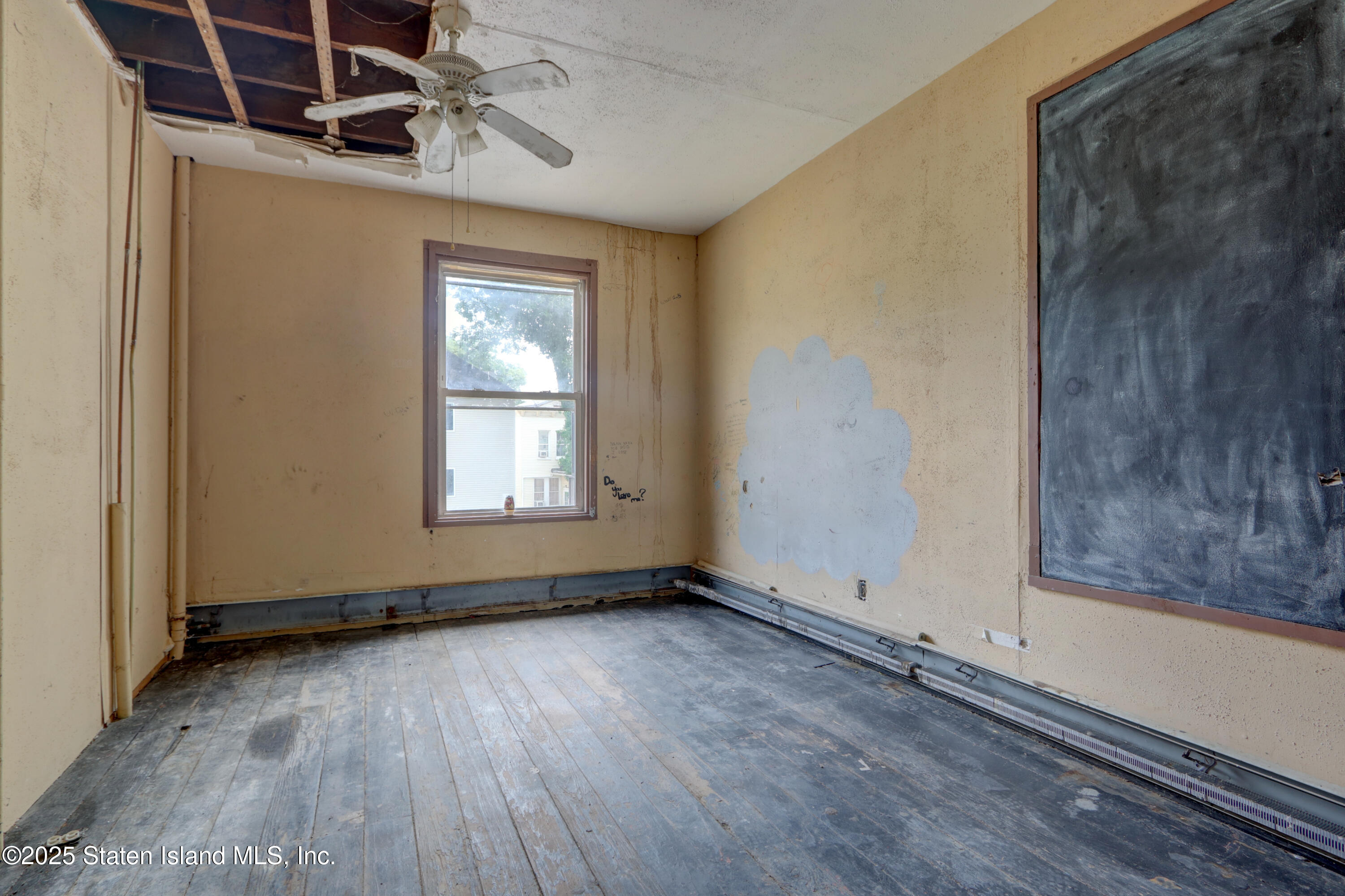 161 Wright Street Staten Island, NY 10304 - Photo 3 of 16 IMG_4