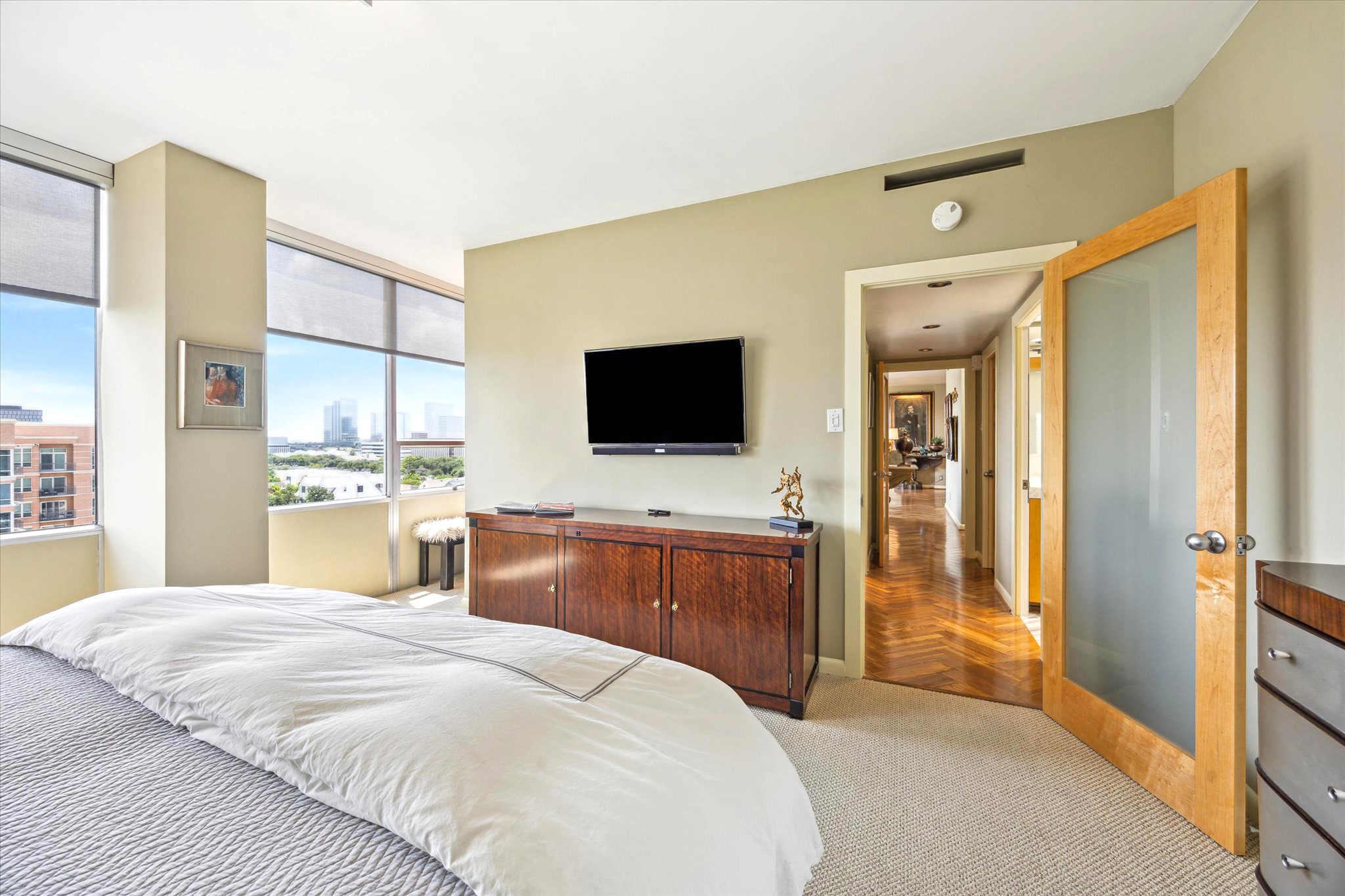 2701 Westheimer Road, Unit 9E Houston, TX 77098 - Photo 13 of 31 Primary bedroom offers both comfort and functionality, spacious closet seamlessly integrated behind the wall. The thoughtful layout maximizes space, ensuring a tranquil and organized living area that caters to relaxation and storage needs.